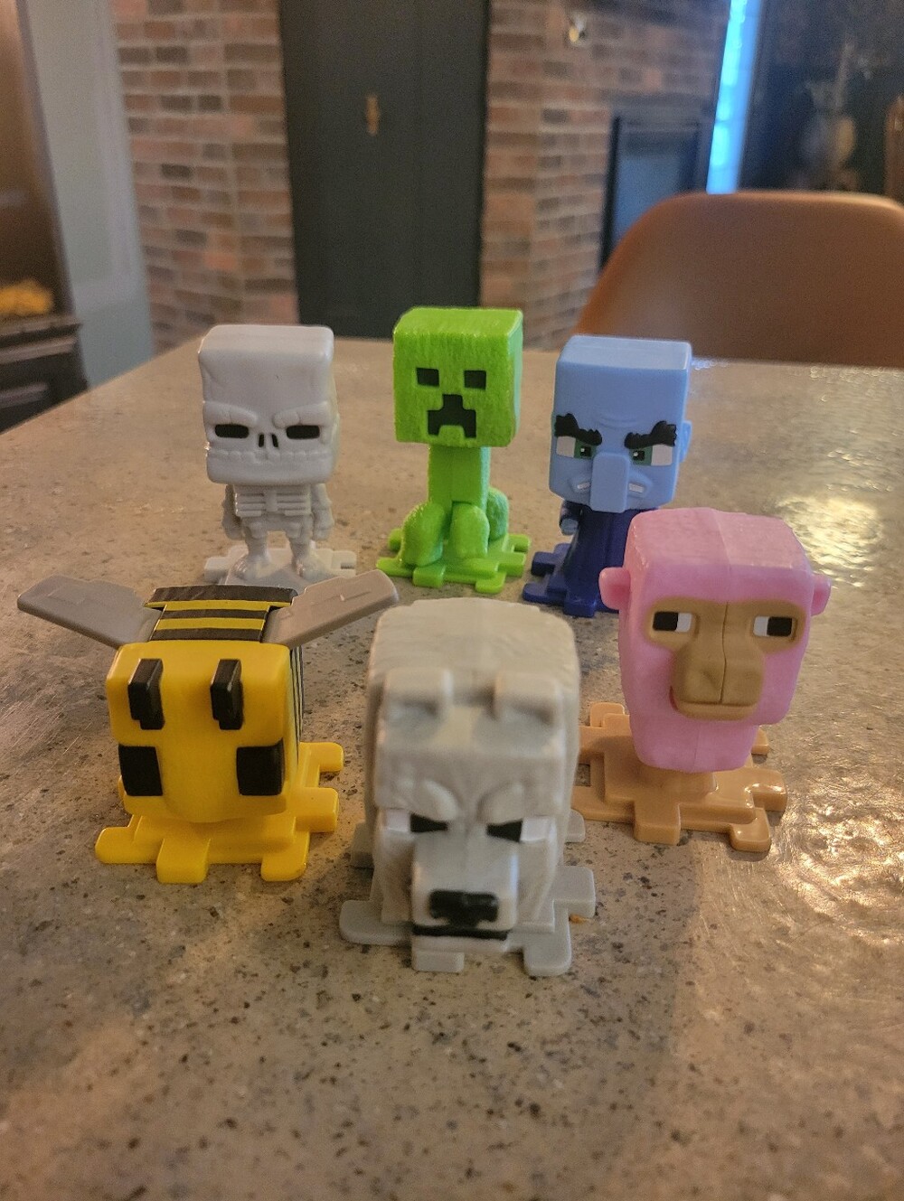 6 MINECRAFT MCDONALDS TOYS. CREEPER. SKELETON. DENNIS. BEE. VILLAGER. SHEEP. GUC
